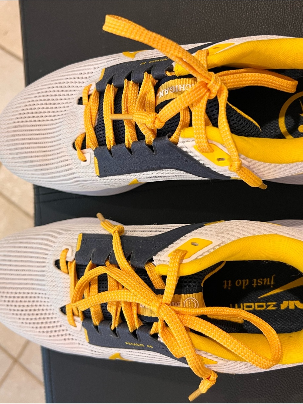 Nike Air Zoom Pegasus 40 Michigan Wolverines running shoes - Men’s 8/ W 9.5 - Picture 6 of 8